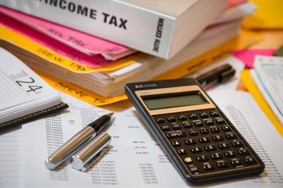 Formulare und Taschenrechner zur Einkommensteuererklärung